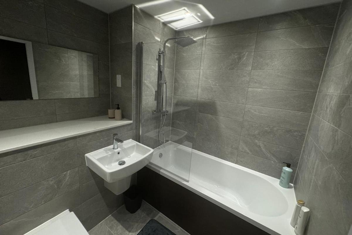 Modern 2-Bedroom Apartment In Heart Of ליברפול מראה חיצוני תמונה